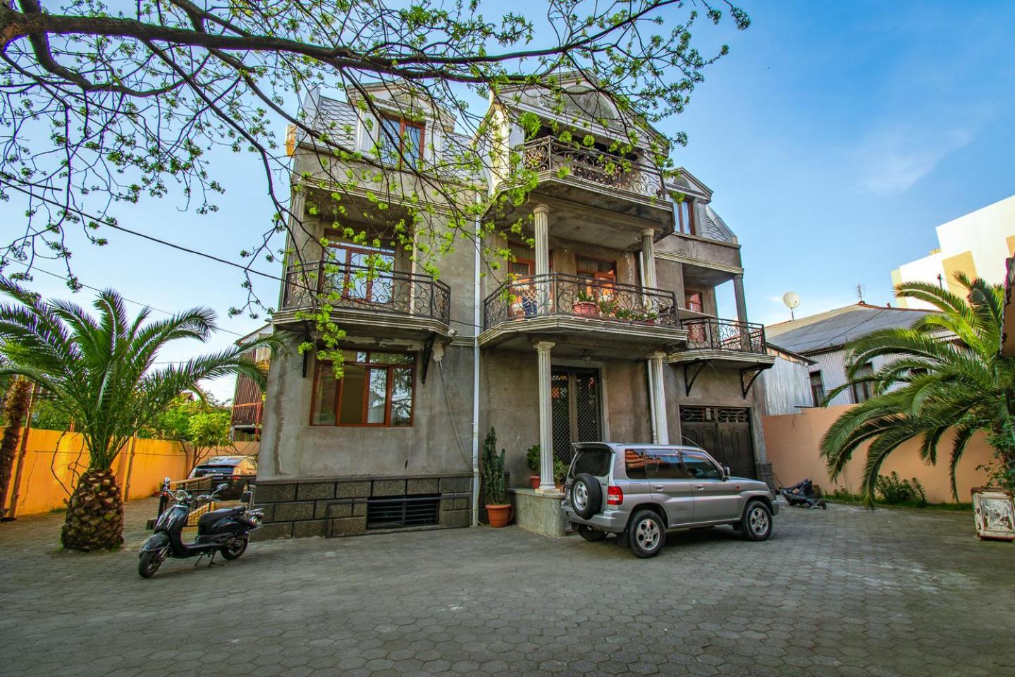 Nana'S Guesthouse 바투미 외부 사진