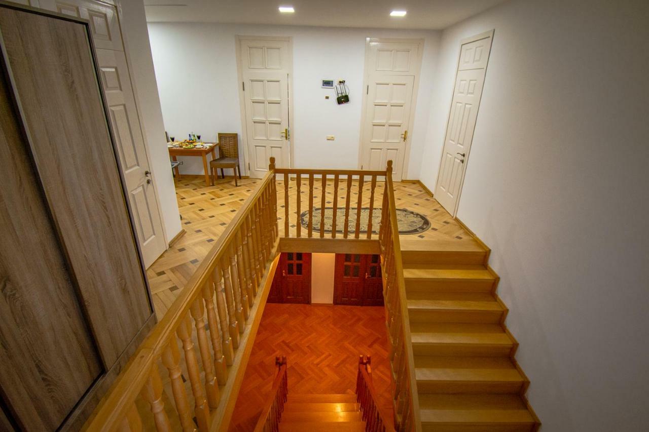 Nana'S Guesthouse 바투미 외부 사진